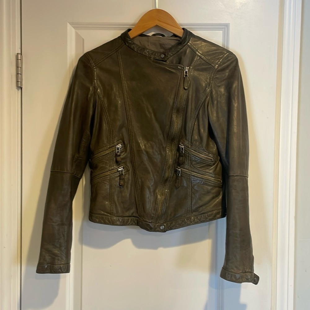 Gimo’s unisex leather jacket